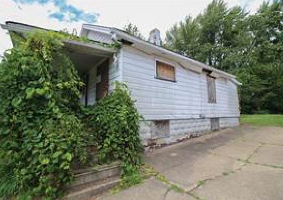 2nd image of 930 Cameron Ave