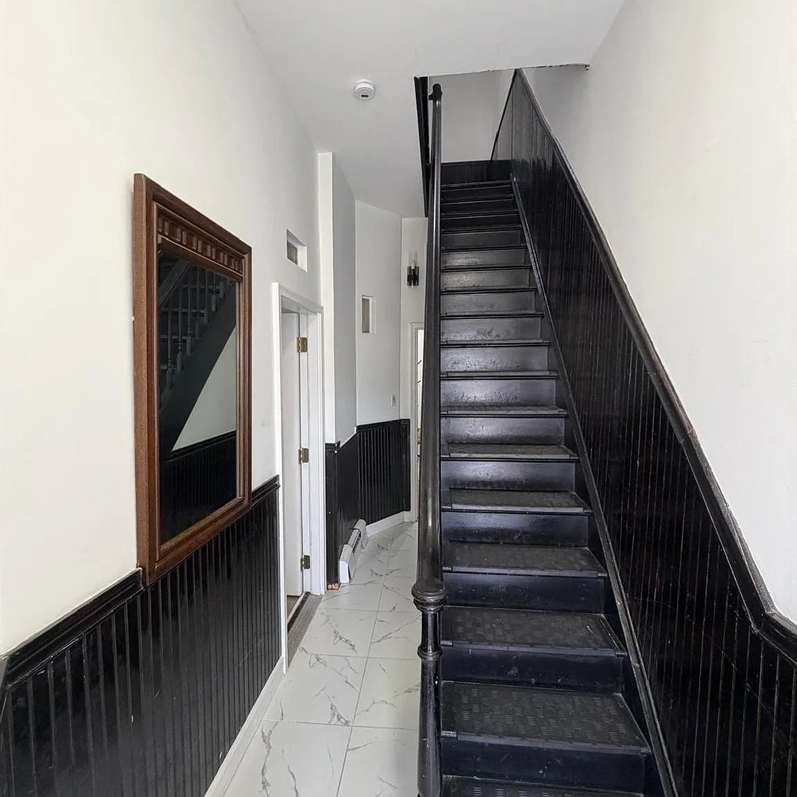 2 bed, 1.0 bath, 605 sqft, $2,997 — Photo 3
