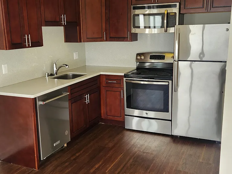 587 Burnett Ave #6 — Photo 2