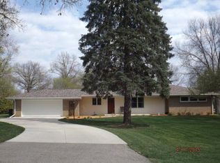 1212 Parkview Rd, Sterling, IL 61081