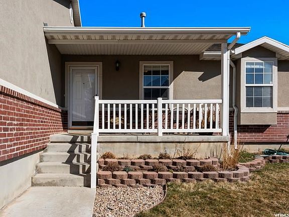 3rd image of 3153 E Canyon Crest Dr