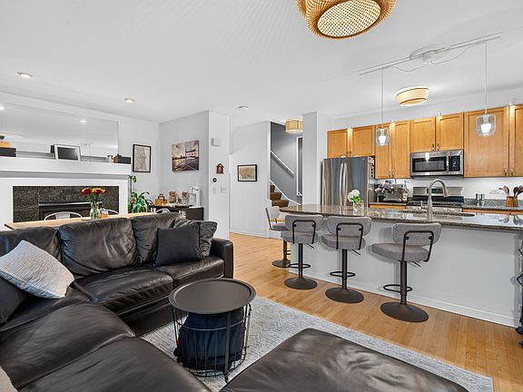 4th image of 3253 N Bay Ct