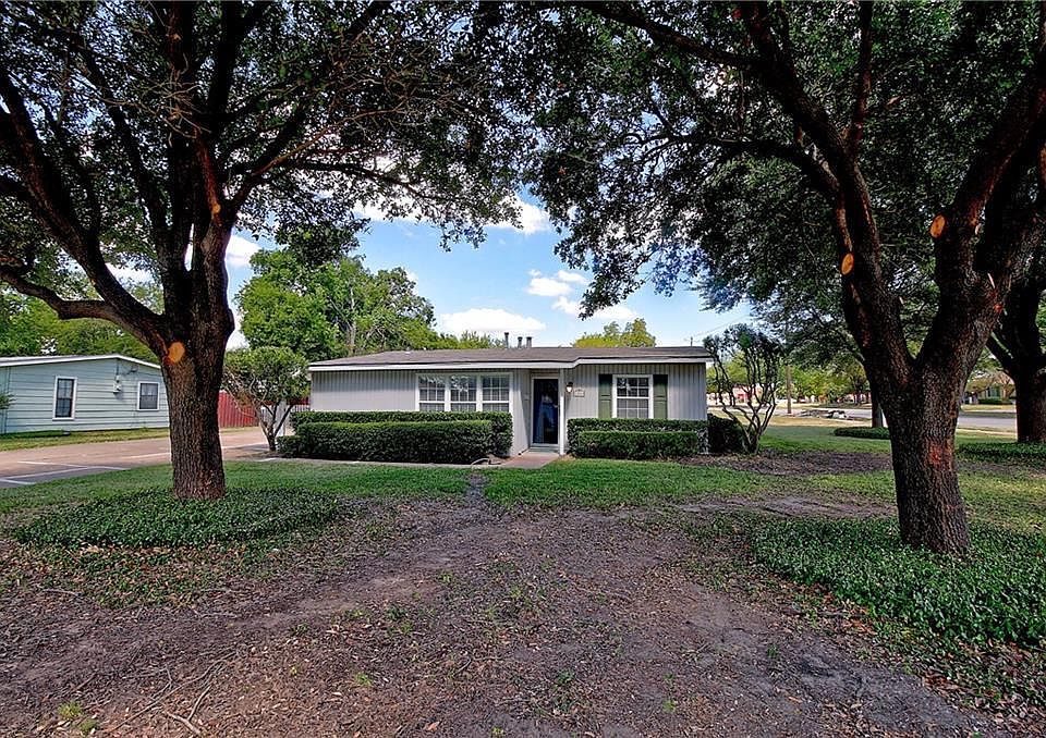 1st image of 301 Crest Hill Dr