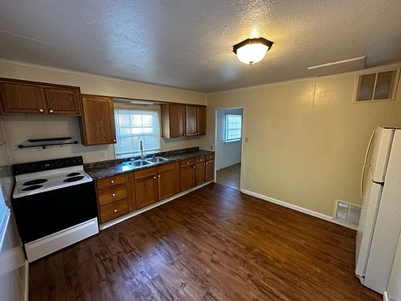 3rd image of 2301 W Oliver Dr