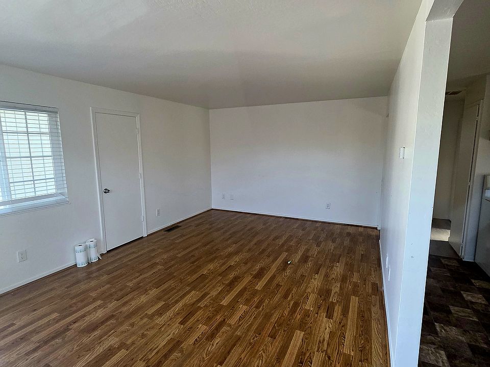 1st image of 327 N Lincoln Ave
