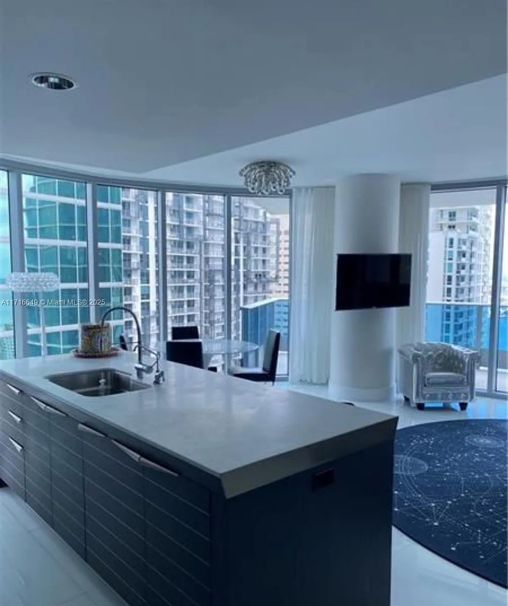 Building Photo - 200 Biscayne Boulevard Way #3801