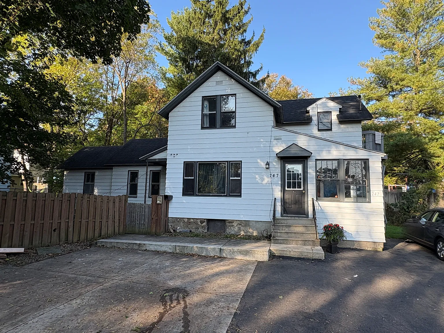 4 bed, 1116 sqft, $1,900 — Photo 1