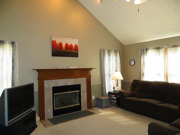 2nd image of 1293 Creekview Dr