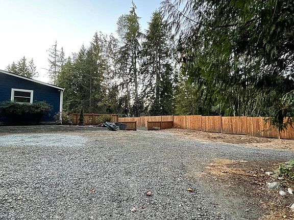 Circular driveway with space for boat/Rv parking