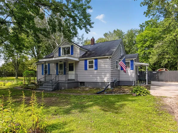 360 Plum Creek Rd, Lapeer, MI 48446