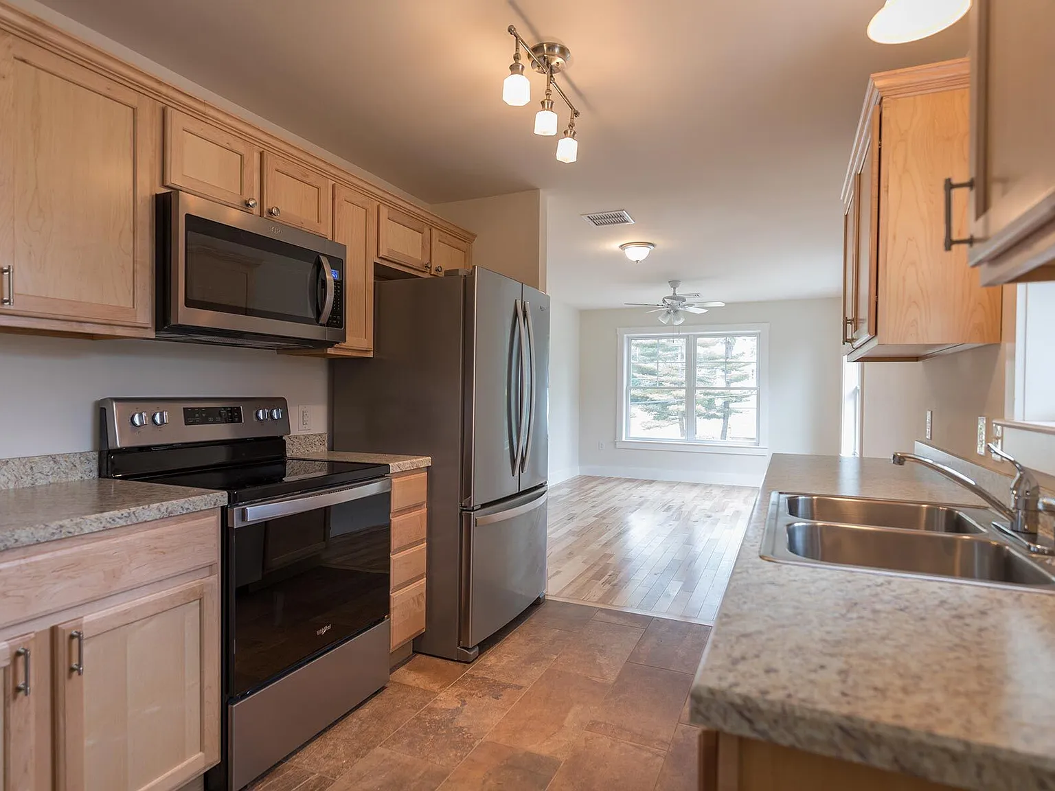 2 bed, 850 sqft, $2,300 — Photo 1