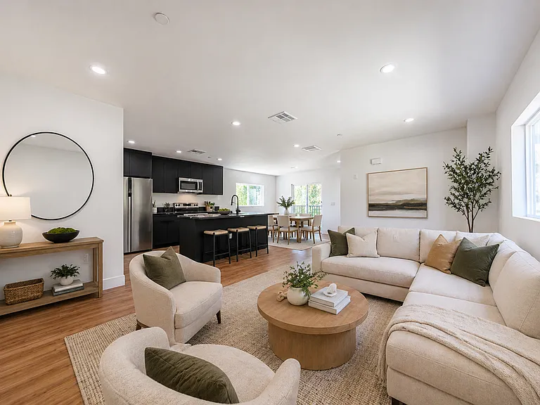 Luxury 3 & 4 Bed Townhomes | Walk to NoHo Arts District + Toluca Lake — Photo 40
