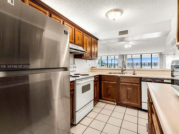 5th image of 5802 Coral Lake Dr #102