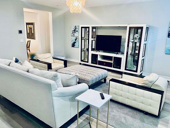 3rd image of 365 W Mallory Cir