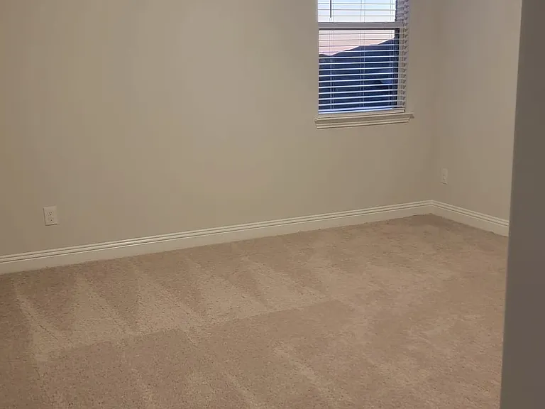 913 Amenduni Ln — Photo 23