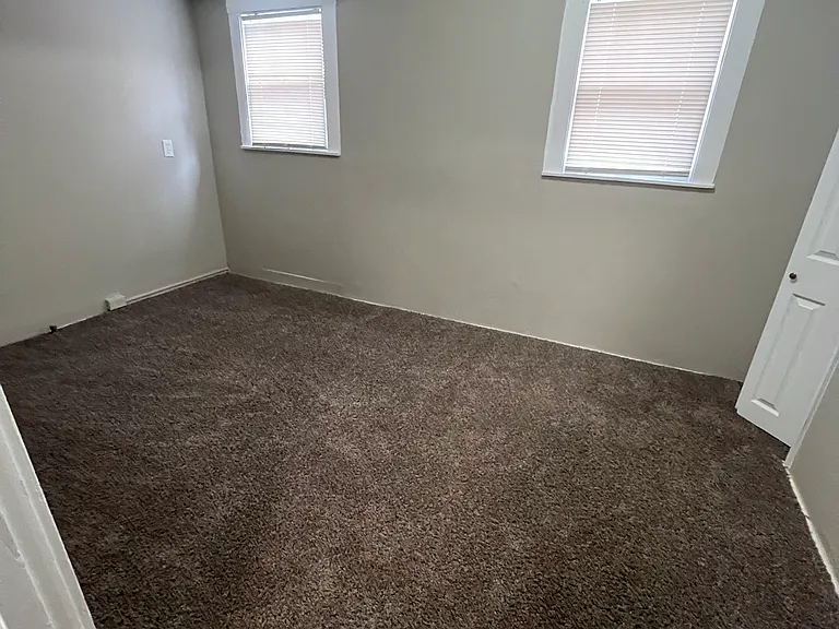 1008 Winkler Ave — Photo 3