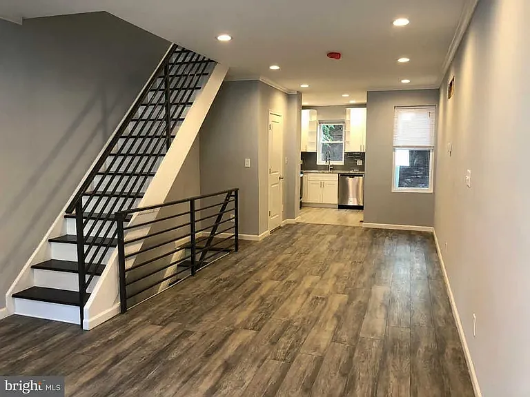 5360 Morris St — Photo 1