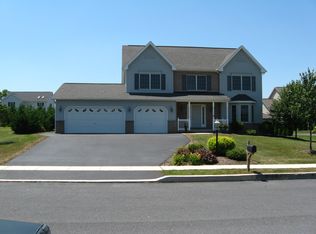 6 Essex Dr, Carlisle, PA