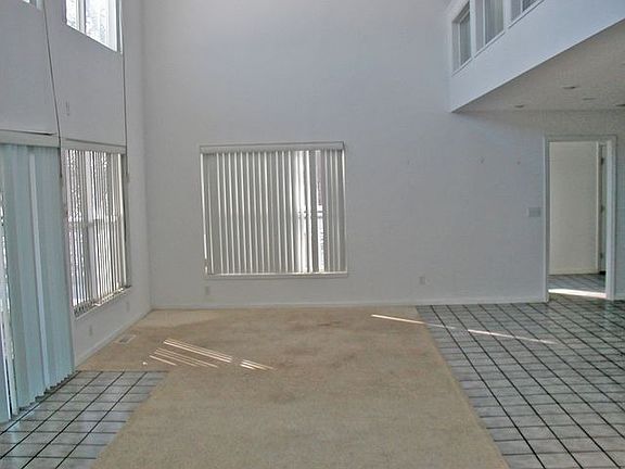 Open and Airy Living/Dining