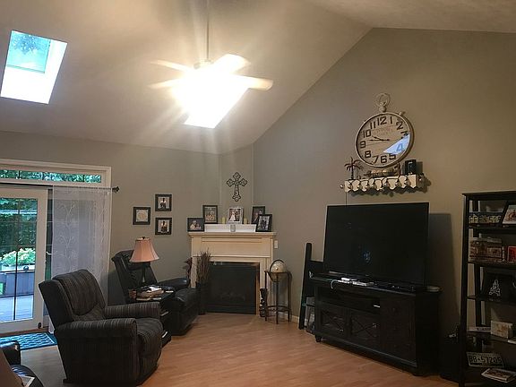 3rd image of 709 Woodfield Ct