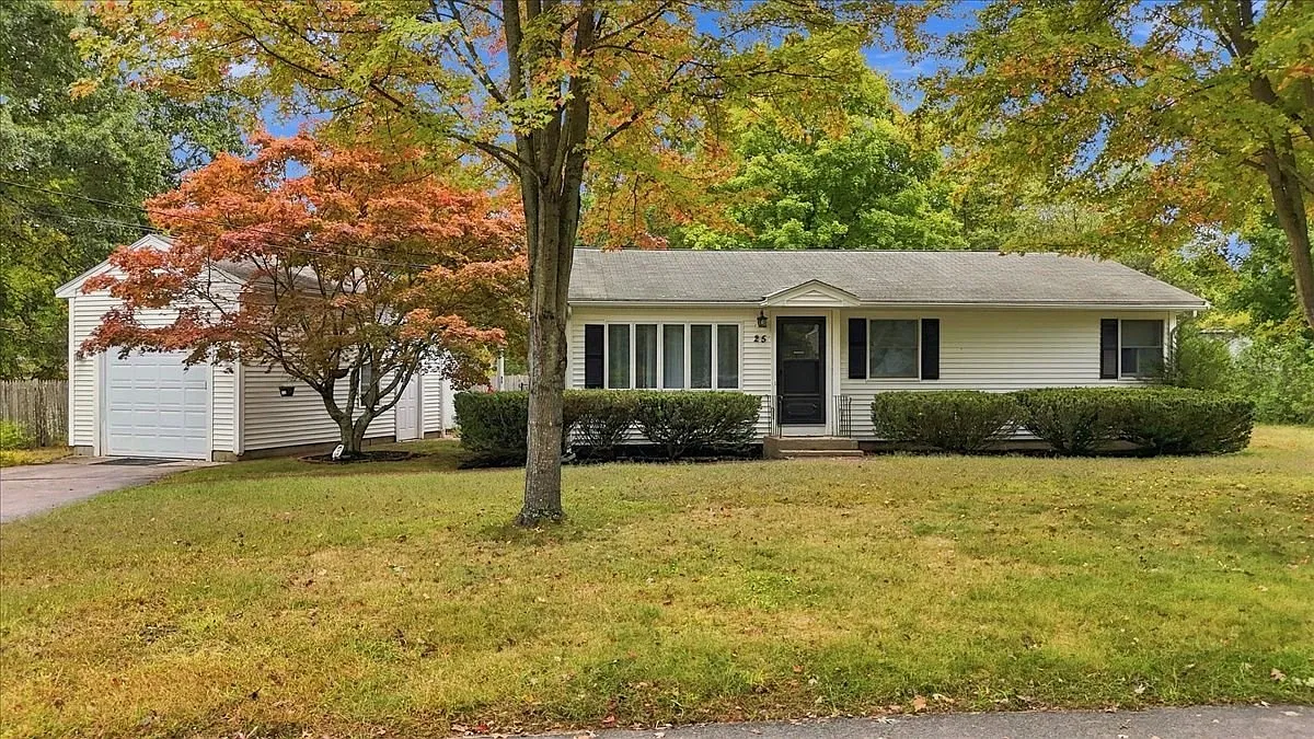 3 bed, 2.0 bath, 2003 sqft, $4,500 — Photo 2