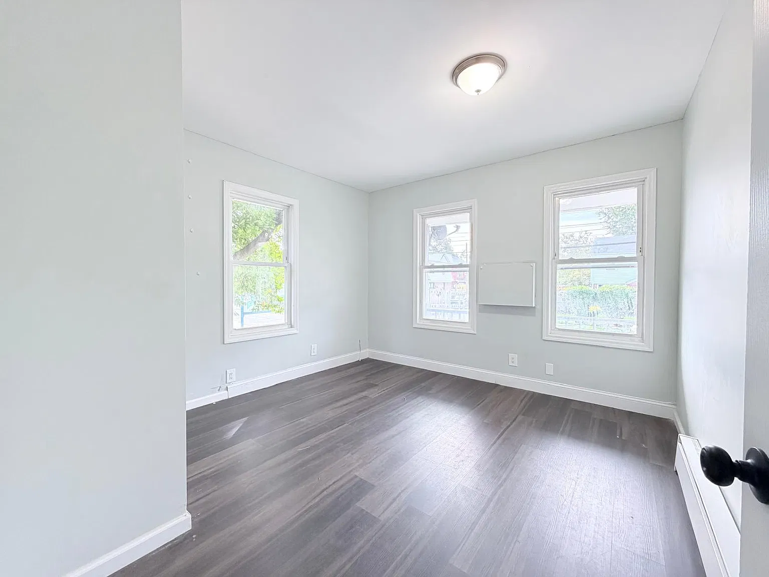 423 E 1st Ave — Photo 3