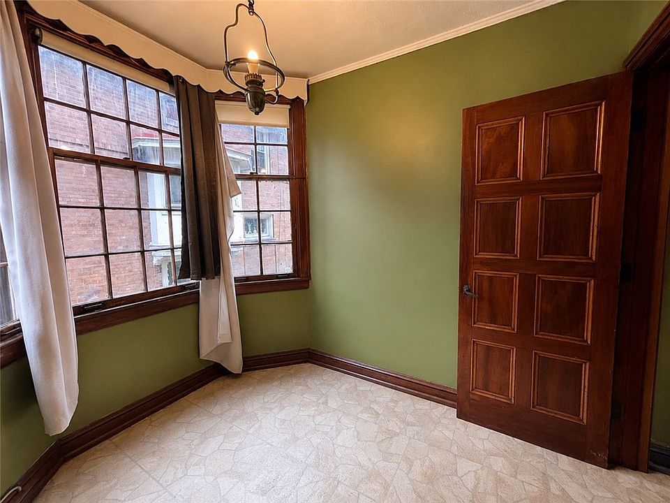 7th image of 1521 Manor Ave