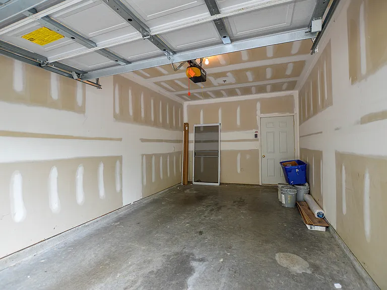 9823 Hyde Glen Ct — Photo 31