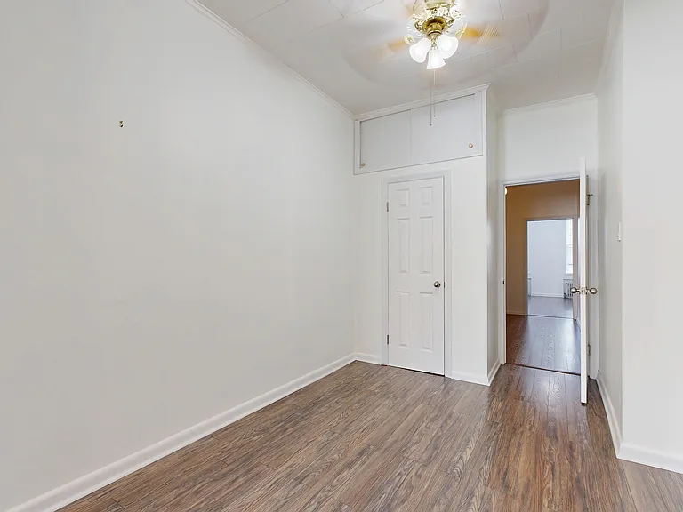 1941 Gates Ave #2R — Photo 9