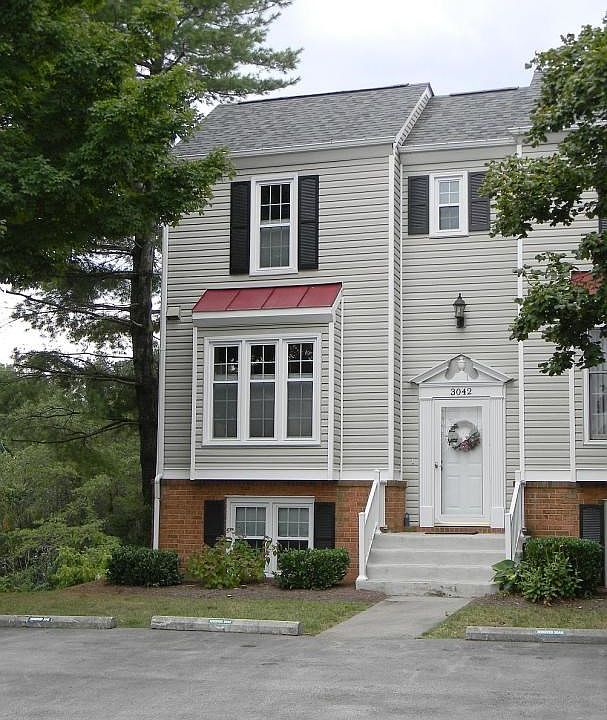 Winterberry Dr Front