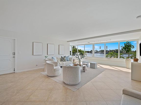 4th image of 215 N Birch Road #2b