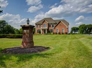 16762 Chestnut Overlook Dr, Purcellville, VA 20132