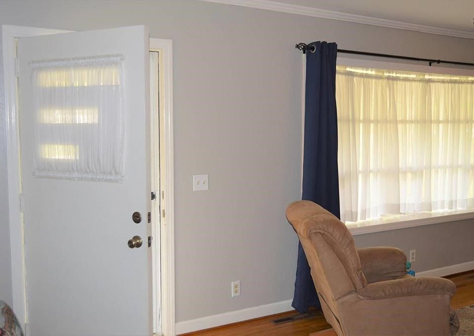1st image of 807 Hillcrest Dr