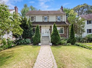 32 Parkway Cir, Mount Vernon, NY 10552