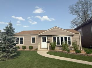 9717 S 52nd Ave, Oak Lawn, IL 60453