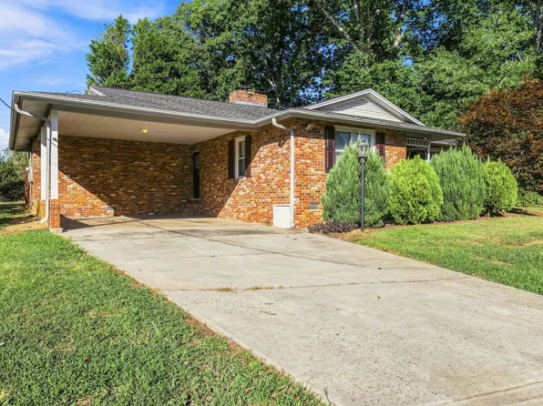 206 Lions Club Rd, Greenville, SC 29617