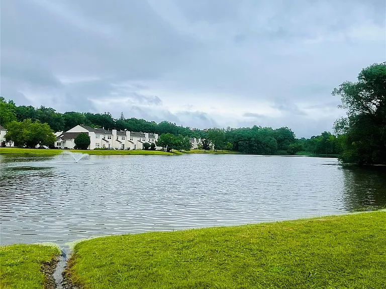 49 Woodlake Dr — Photo 22