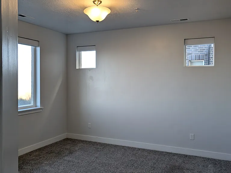 745 N 380 W #D101 — Photo 10