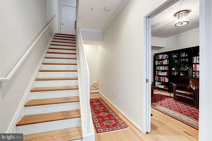 2058 N Oakland St — Photo 4