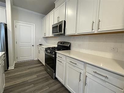 5th image of 5909 Woodlawn Dr
