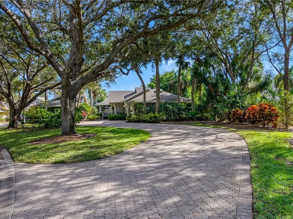 52 Golf Cottage DR, NAPLES, FL 34105