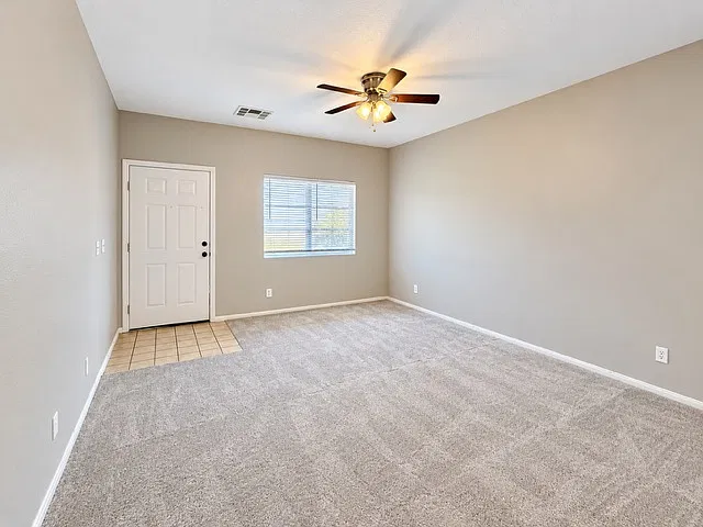 3 bed, 2.5 bath, 1437 sqft, $1,750 — Photo 2