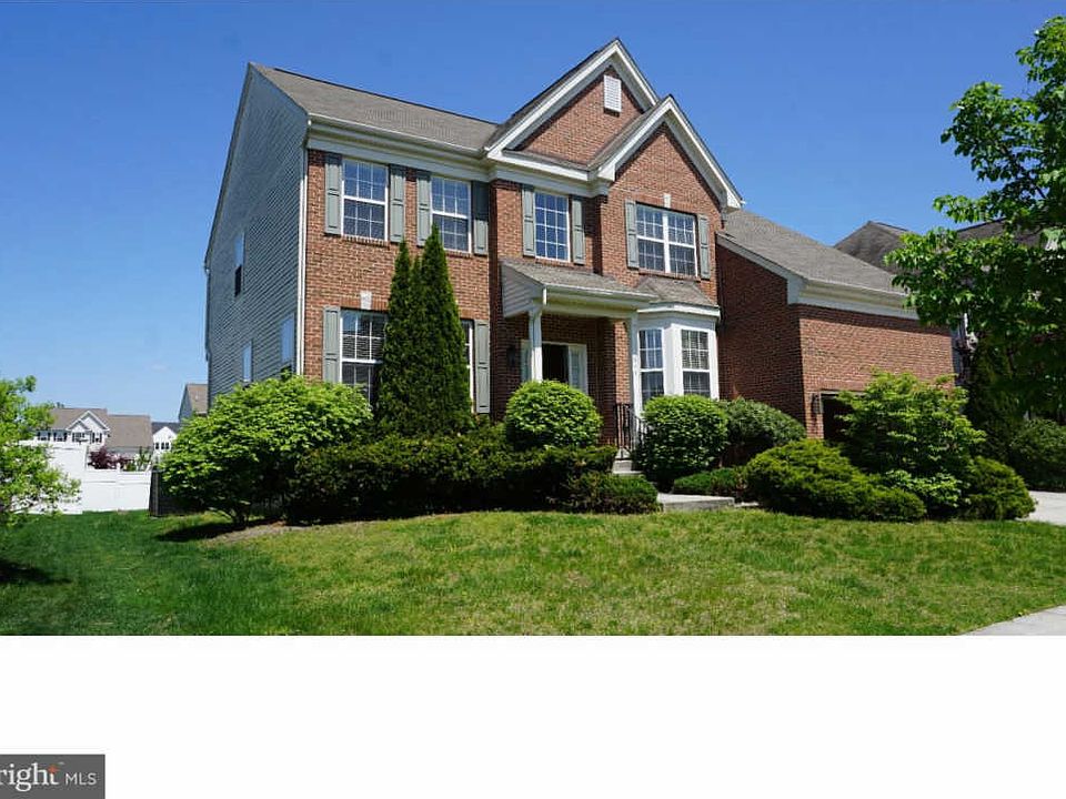 1st image of 644 Bainbridge Dr
