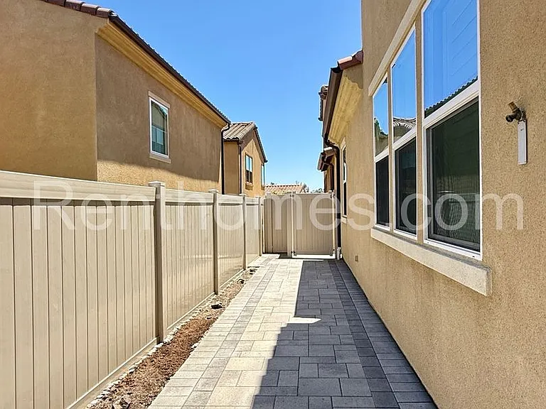 10835 Wendy Way — Photo 25