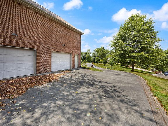 4th image of 205 Kolsons Landing Dr