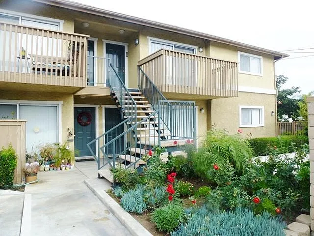 Pomona Ave, Costa Mesa — Photo 2
