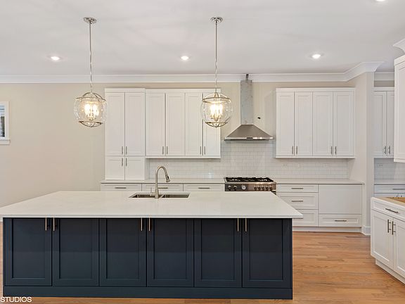 5th image of 3122 N Clybourn Ave #1S