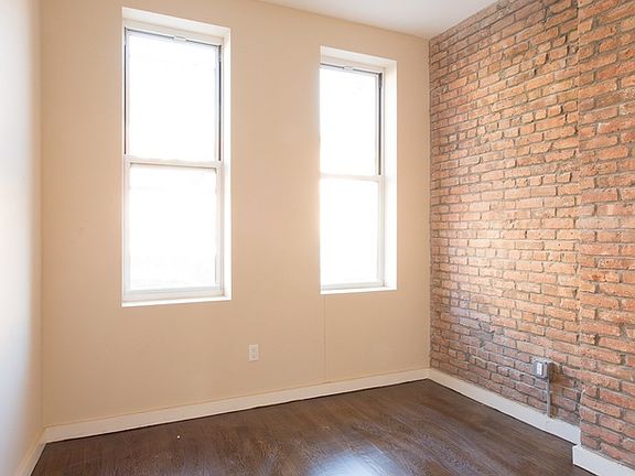 5th image of 892 Jefferson Ave APT 1R
