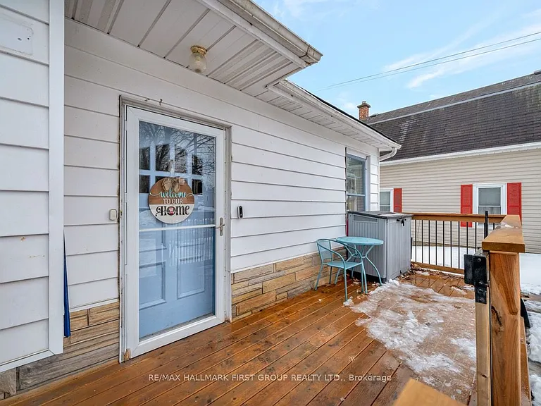 93 John St — Photo 2
