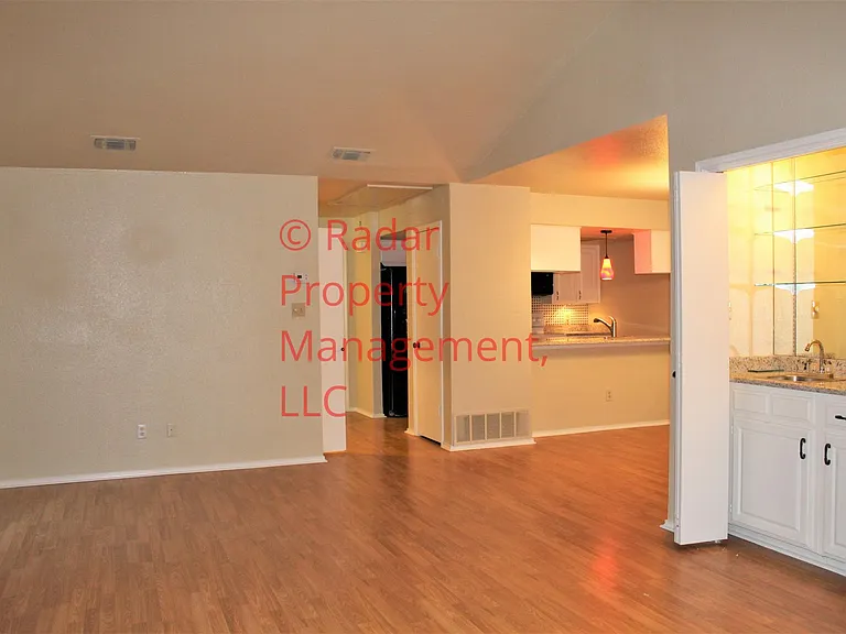 6418 Lago Vista Dr — Photo 3